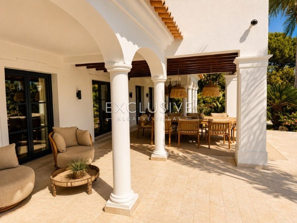 Luxuriös renovierte Villa mit 4 Schlafzimmern und Pool in Carvoeiro an der Algarve