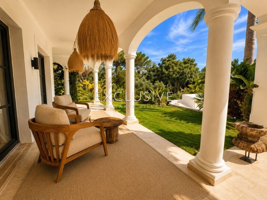 Luxuriös renovierte Villa mit 4 Schlafzimmern und Pool in Carvoeiro an der Algarve
