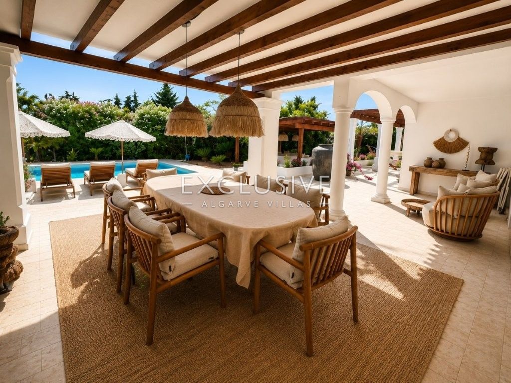 Luxuriös renovierte Villa mit 4 Schlafzimmern und Pool in Carvoeiro an der Algarve