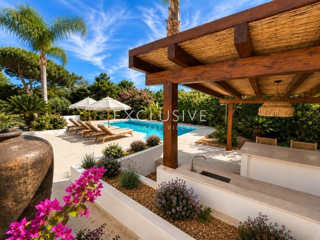 Luxuriös renovierte Villa mit 4 Schlafzimmern und Pool in Carvoeiro an der Algarve