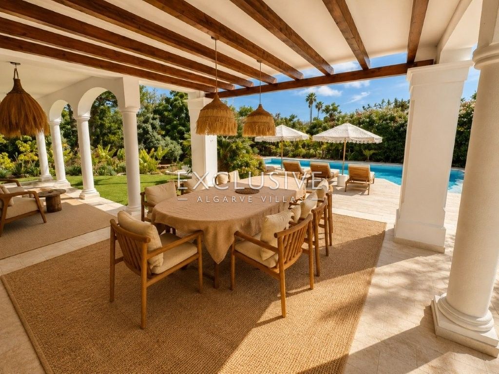 Luxuriös renovierte Villa mit 4 Schlafzimmern und Pool in Carvoeiro an der Algarve