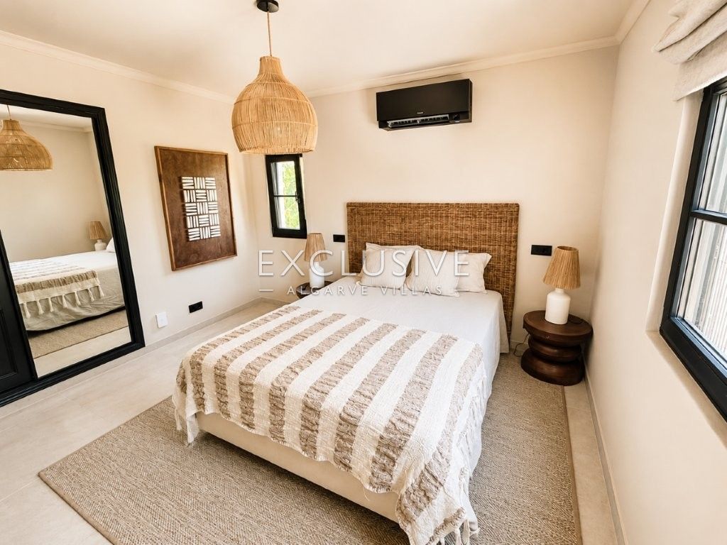 Luxuriös renovierte Villa mit 4 Schlafzimmern und Pool in Carvoeiro an der Algarve