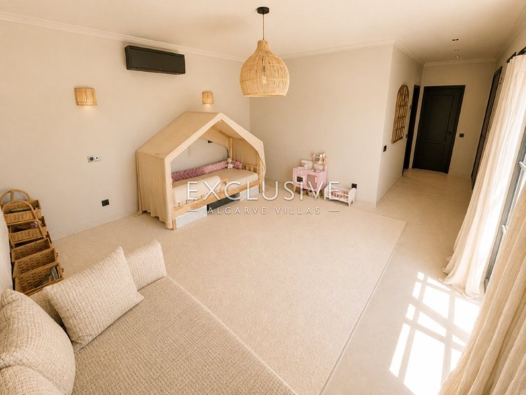 Luxuriös renovierte Villa mit 4 Schlafzimmern und Pool in Carvoeiro an der Algarve
