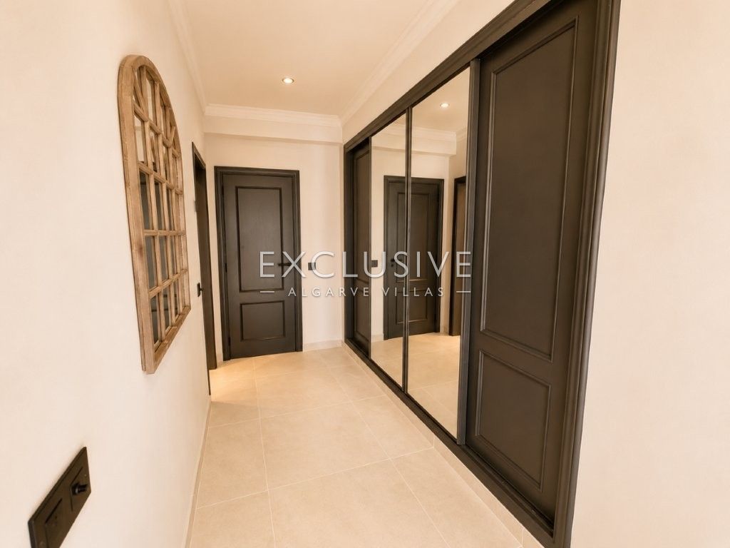 Luxuriös renovierte Villa mit 4 Schlafzimmern und Pool in Carvoeiro an der Algarve