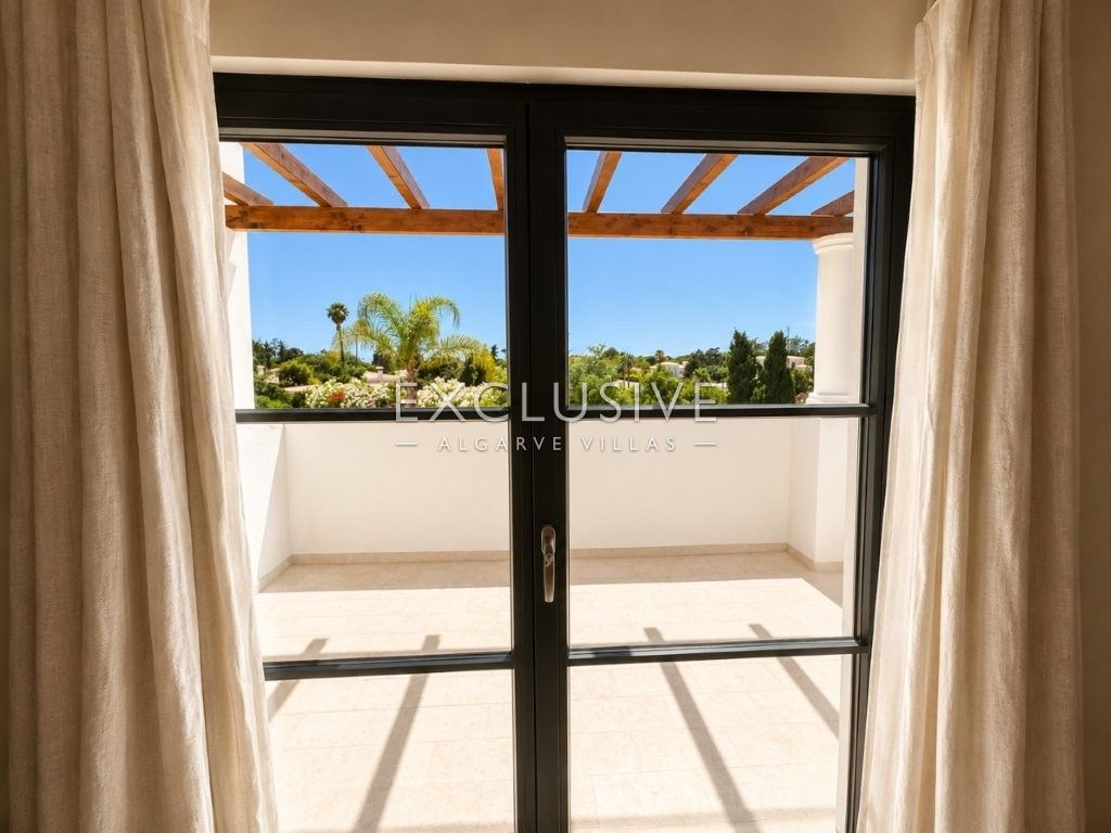 Luxuriös renovierte Villa mit 4 Schlafzimmern und Pool in Carvoeiro an der Algarve