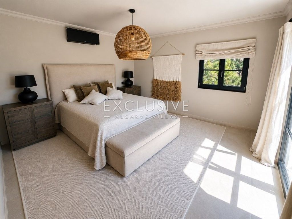Luxuriös renovierte Villa mit 4 Schlafzimmern und Pool in Carvoeiro an der Algarve
