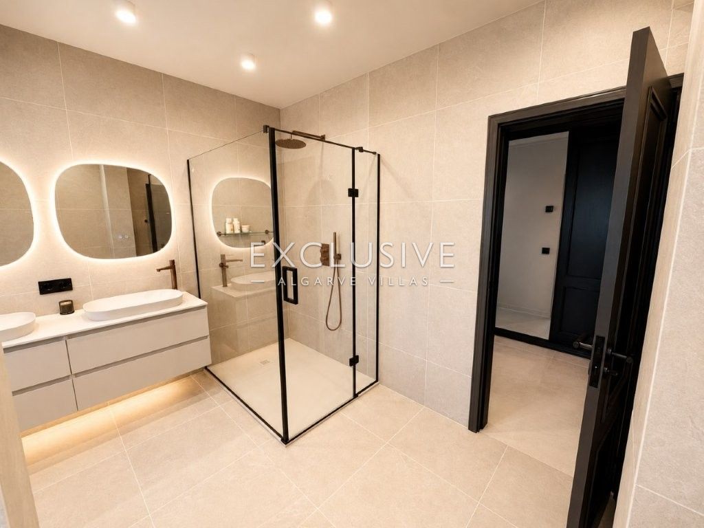 Luxuriös renovierte Villa mit 4 Schlafzimmern und Pool in Carvoeiro an der Algarve