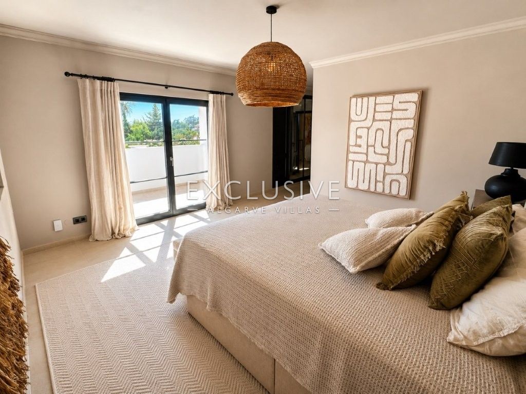 Luxuriös renovierte Villa mit 4 Schlafzimmern und Pool in Carvoeiro an der Algarve