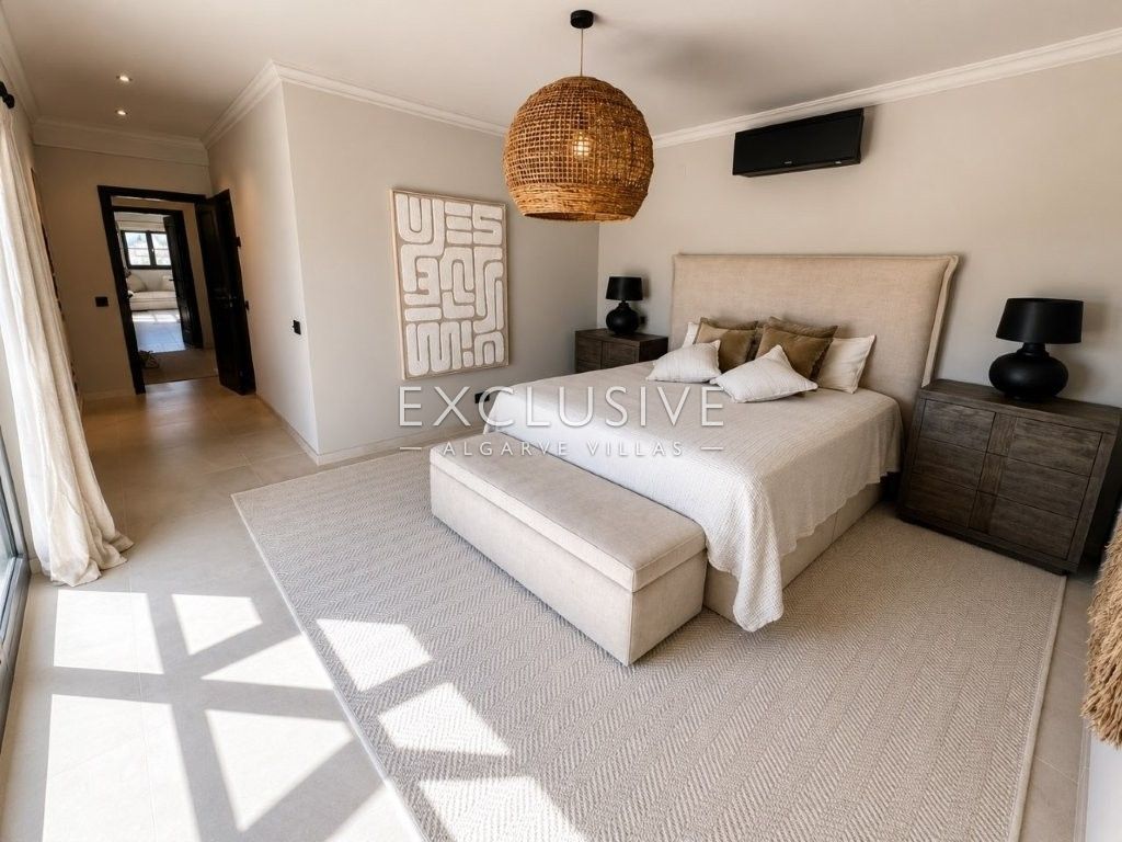 Luxuriös renovierte Villa mit 4 Schlafzimmern und Pool in Carvoeiro an der Algarve