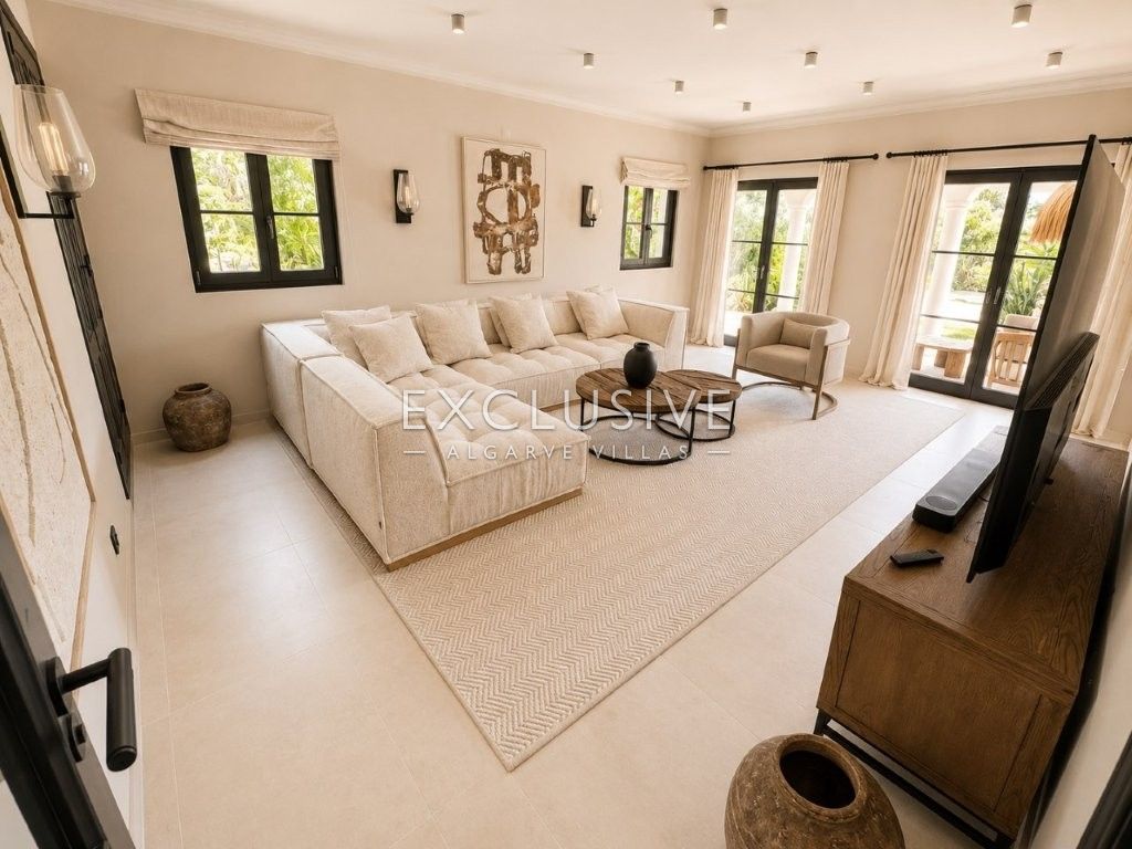 Luxuriös renovierte Villa mit 4 Schlafzimmern und Pool in Carvoeiro an der Algarve