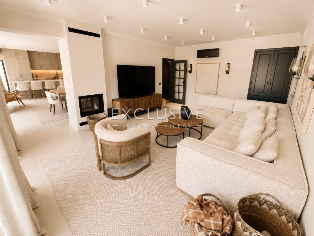 Luxuriös renovierte Villa mit 4 Schlafzimmern und Pool in Carvoeiro an der Algarve