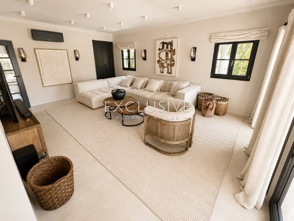 Luxuriös renovierte Villa mit 4 Schlafzimmern und Pool in Carvoeiro an der Algarve