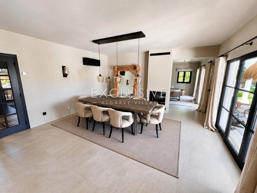 Luxuriös renovierte Villa mit 4 Schlafzimmern und Pool in Carvoeiro an der Algarve