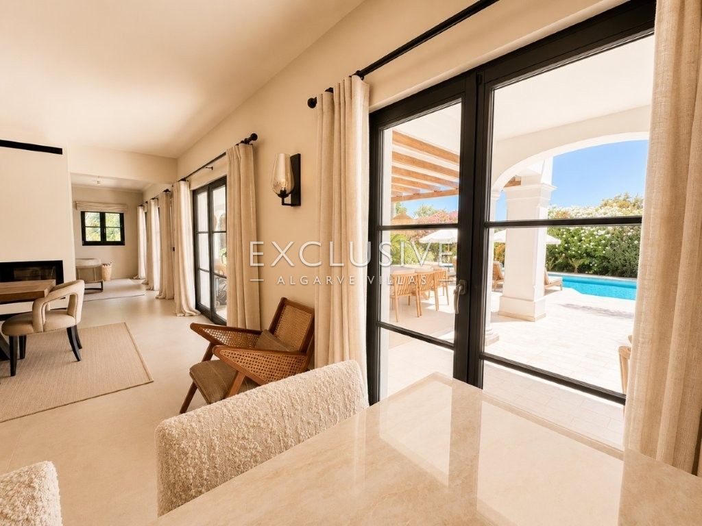 Luxuriös renovierte Villa mit 4 Schlafzimmern und Pool in Carvoeiro an der Algarve