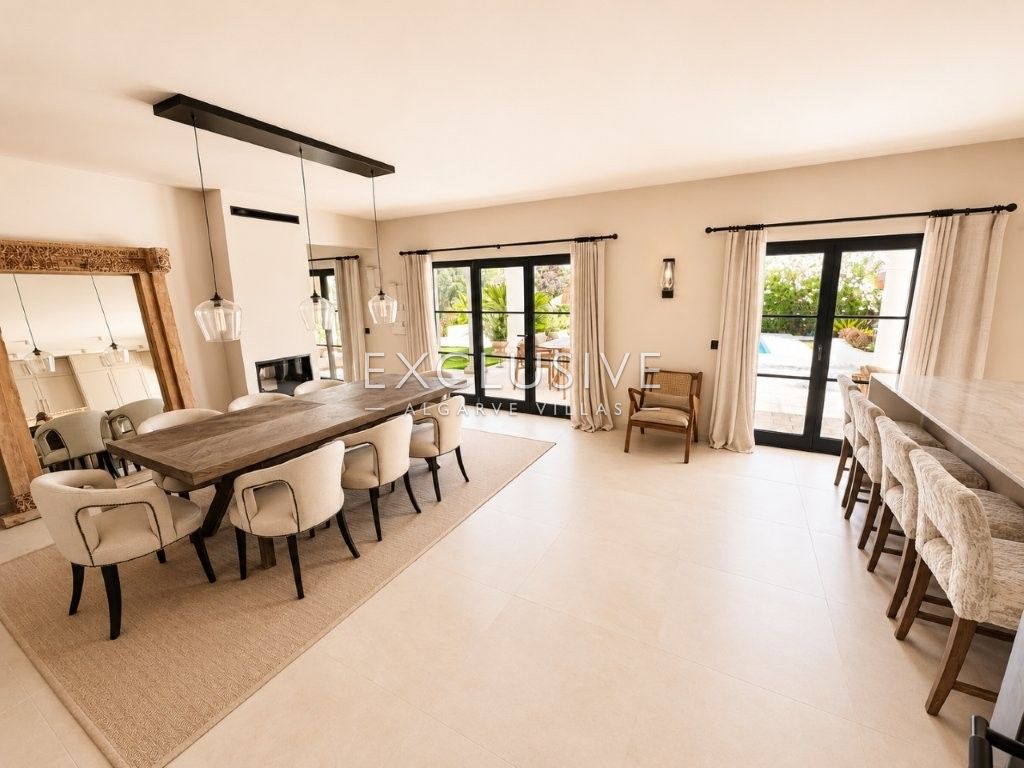 Luxuriös renovierte Villa mit 4 Schlafzimmern und Pool in Carvoeiro an der Algarve
