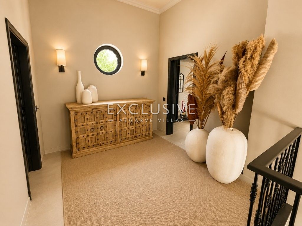 Luxuriös renovierte Villa mit 4 Schlafzimmern und Pool in Carvoeiro an der Algarve