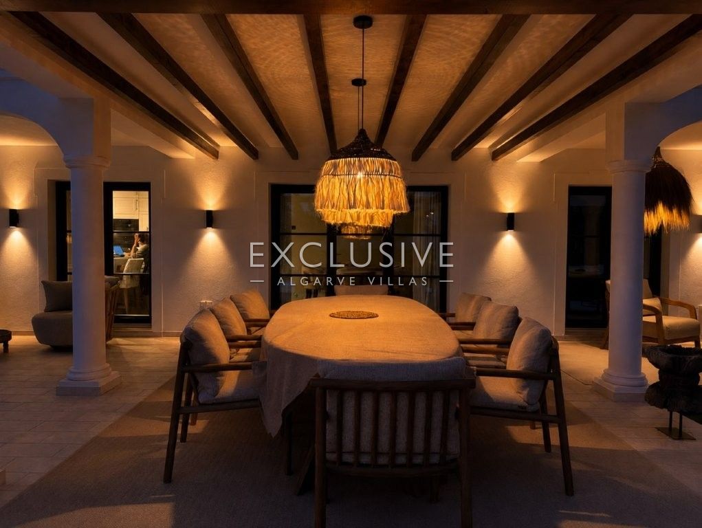 Luxuriös renovierte Villa mit 4 Schlafzimmern und Pool in Carvoeiro an der Algarve
