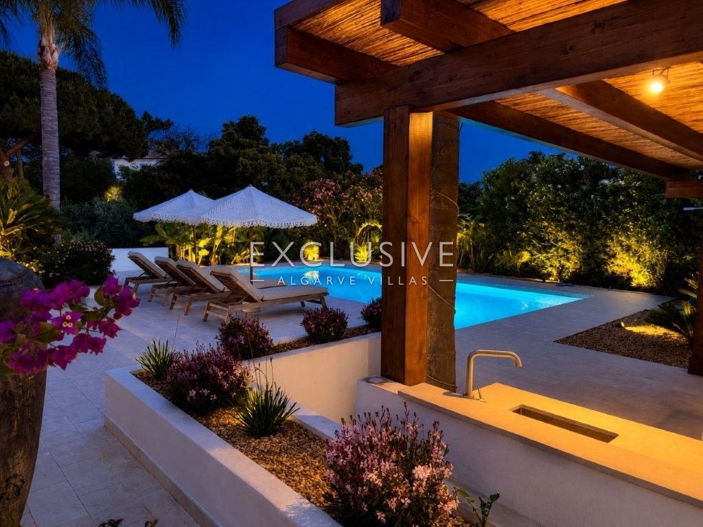 Luxuriös renovierte Villa mit 4 Schlafzimmern und Pool in Carvoeiro an der Algarve