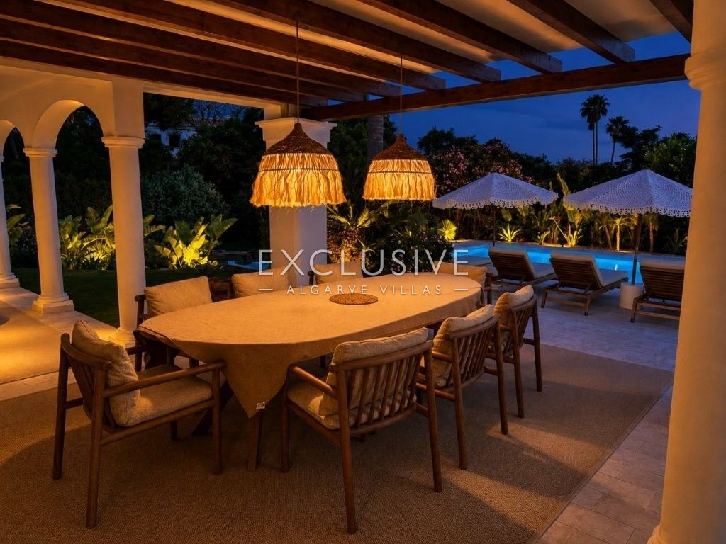 Luxuriös renovierte Villa mit 4 Schlafzimmern und Pool in Carvoeiro an der Algarve