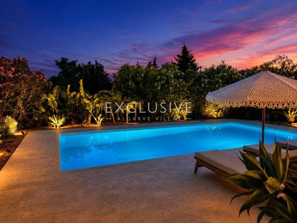 Luxuriös renovierte Villa mit 4 Schlafzimmern und Pool in Carvoeiro an der Algarve