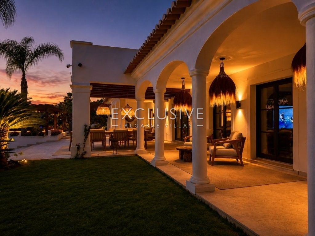 Luxuriös renovierte Villa mit 4 Schlafzimmern und Pool in Carvoeiro an der Algarve