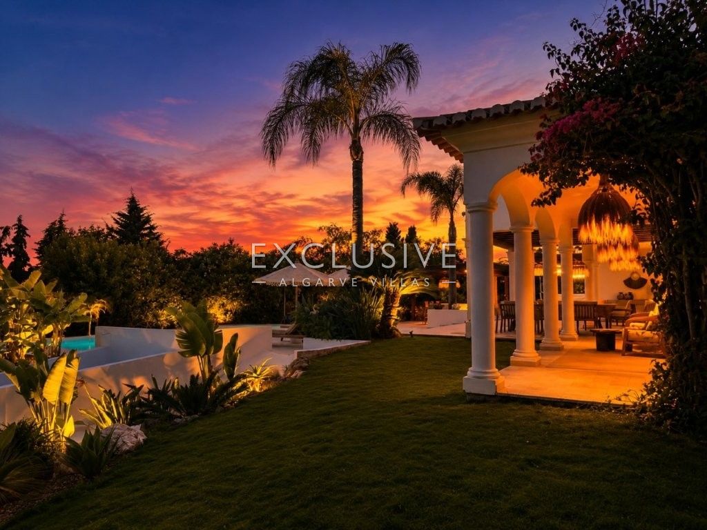 Luxuriös renovierte Villa mit 4 Schlafzimmern und Pool in Carvoeiro an der Algarve