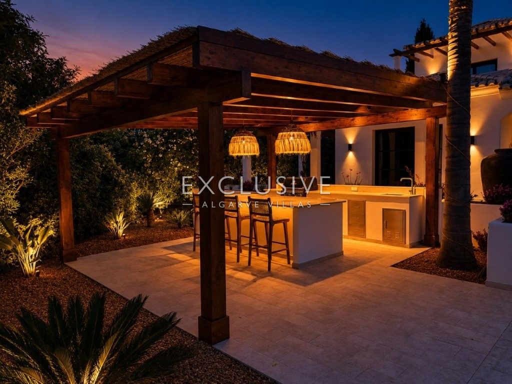 Luxuriös renovierte Villa mit 4 Schlafzimmern und Pool in Carvoeiro an der Algarve