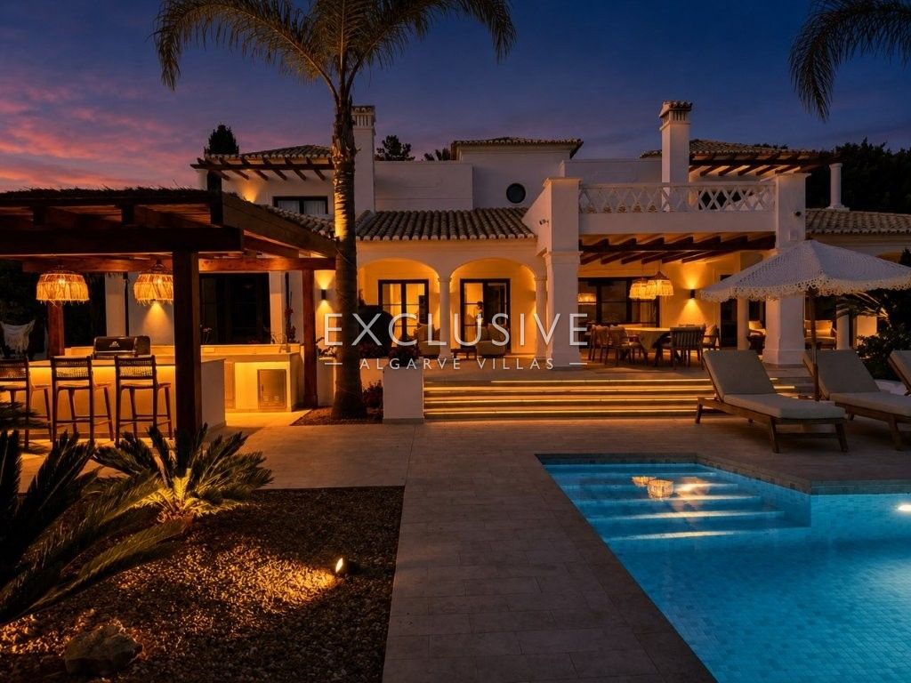 Luxuriös renovierte Villa mit 4 Schlafzimmern und Pool in Carvoeiro an der Algarve