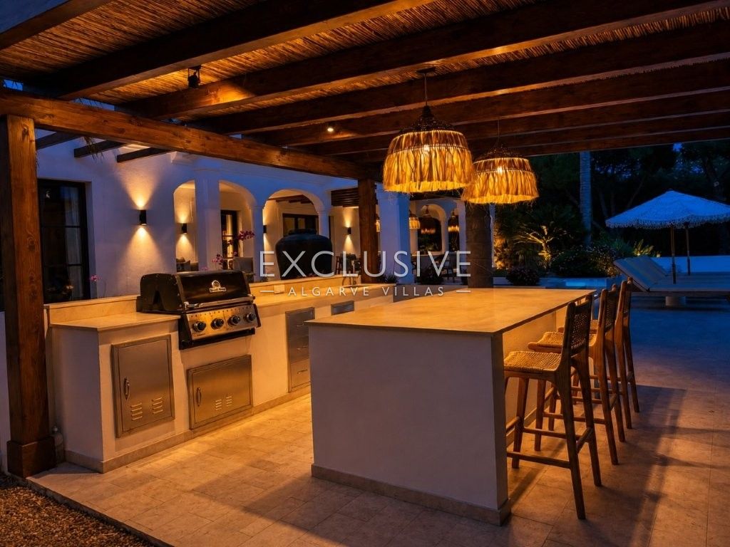 Luxuriös renovierte Villa mit 4 Schlafzimmern und Pool in Carvoeiro an der Algarve