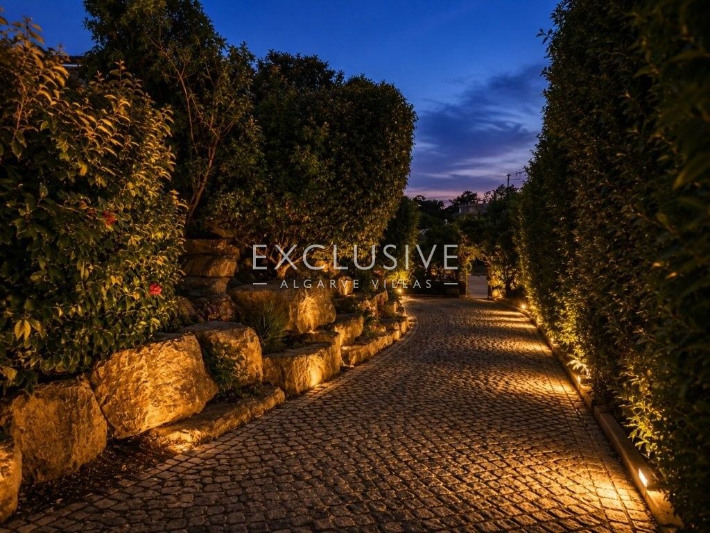 Luxuriös renovierte Villa mit 4 Schlafzimmern und Pool in Carvoeiro an der Algarve