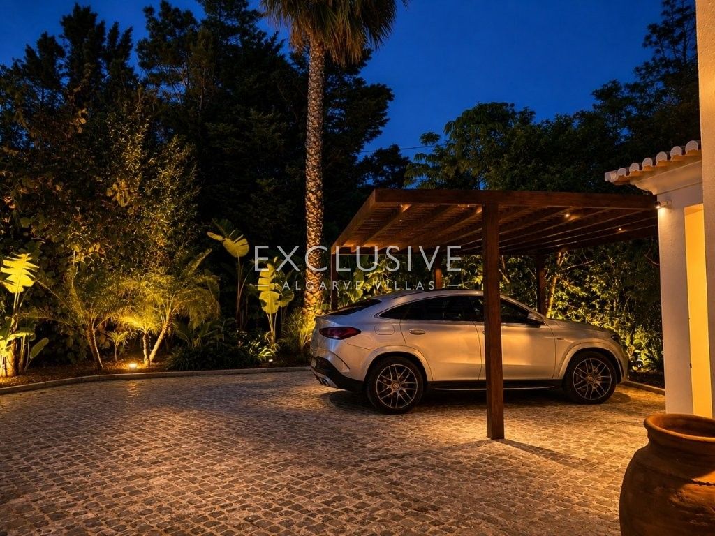 Luxuriös renovierte Villa mit 4 Schlafzimmern und Pool in Carvoeiro an der Algarve