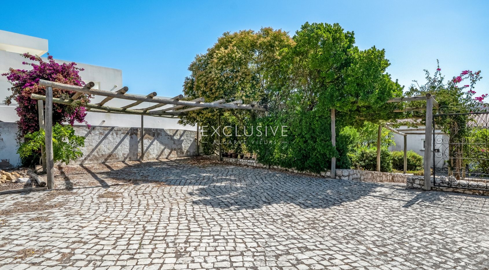 Renovierungsbedürftige Villa mit Meerblick in Falfeira, Lagos