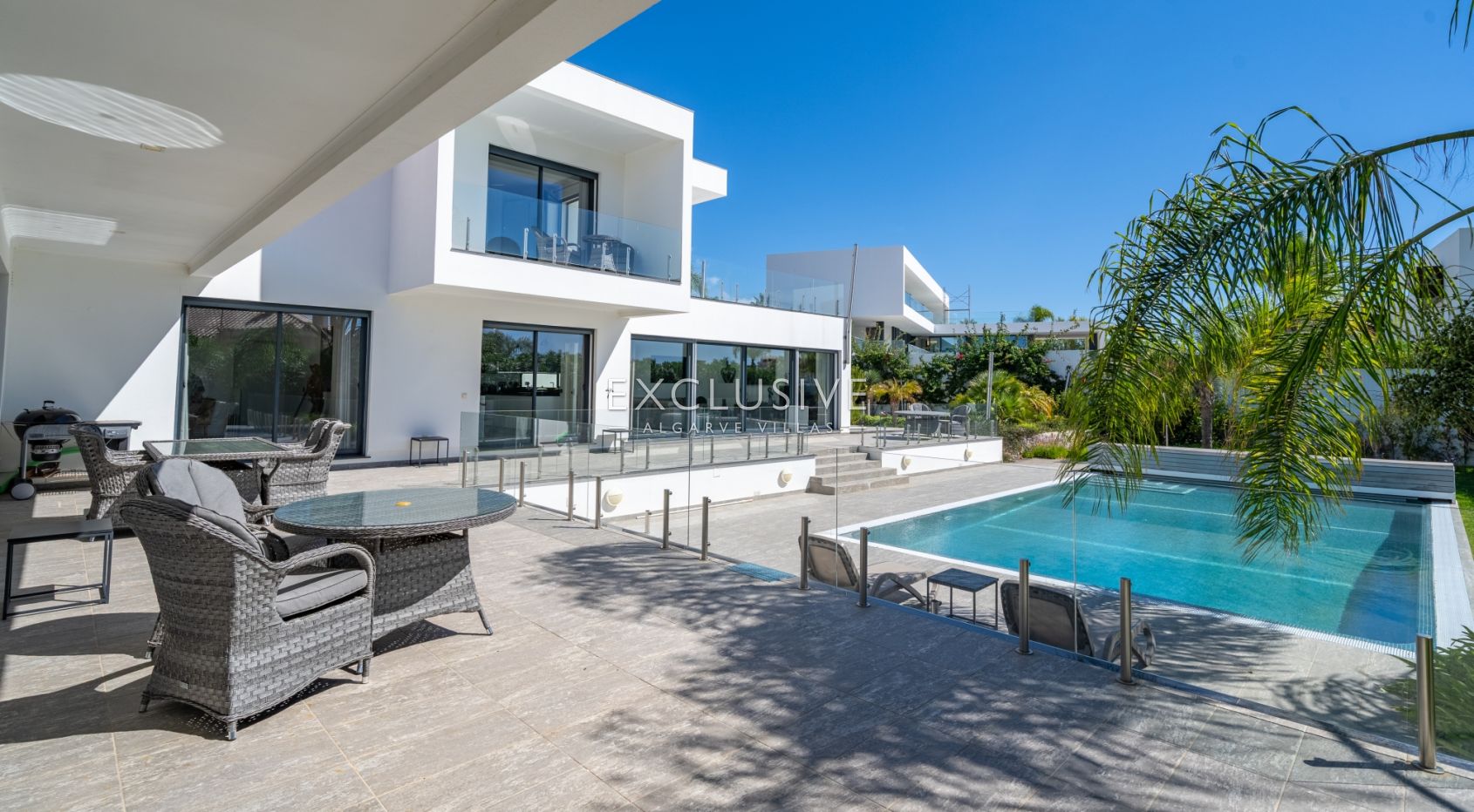 Elegant Family 4 bed Villa with pool Near Porto de Mos Beach, Lagos