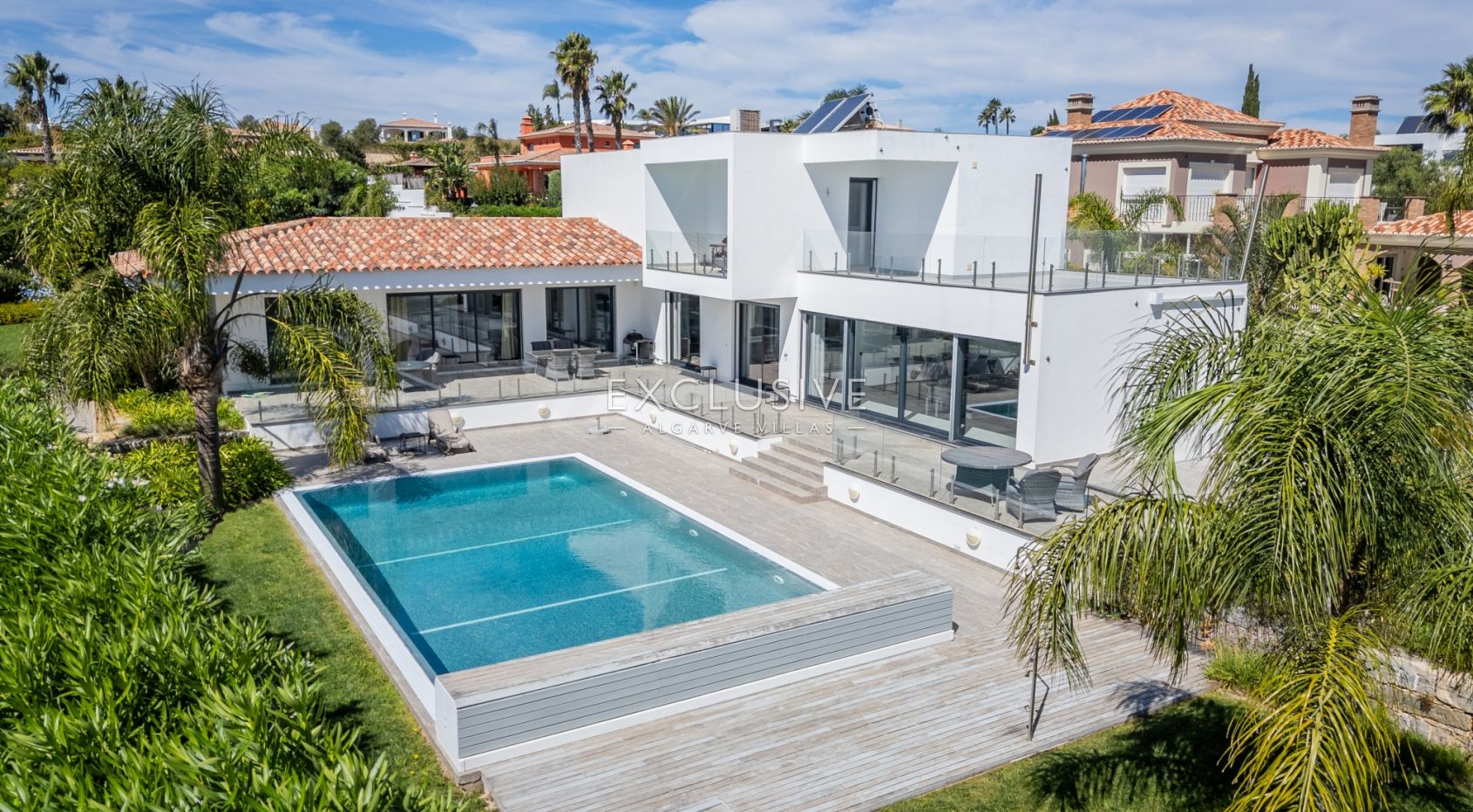 Elegant Family 4 bed Villa with pool Near Porto de Mos Beach, Lagos