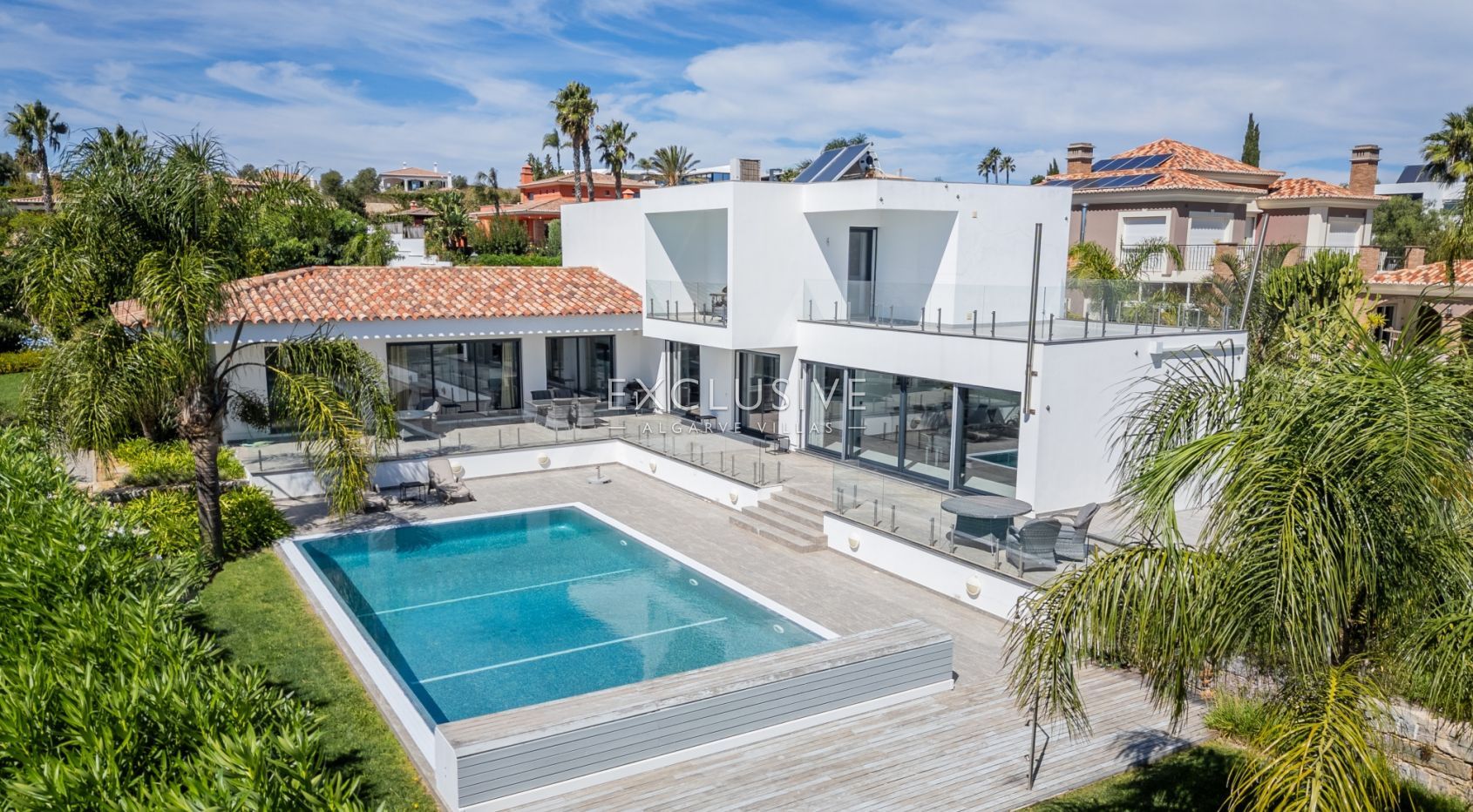 Elegant Family 4 bed Villa with pool Near Porto de Mos Beach, Lagos