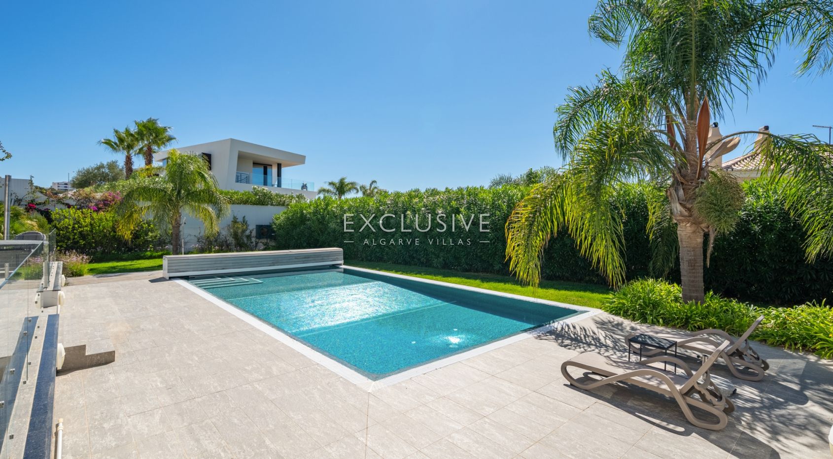 Elegant Family 4 bed Villa with pool Near Porto de Mos Beach, Lagos