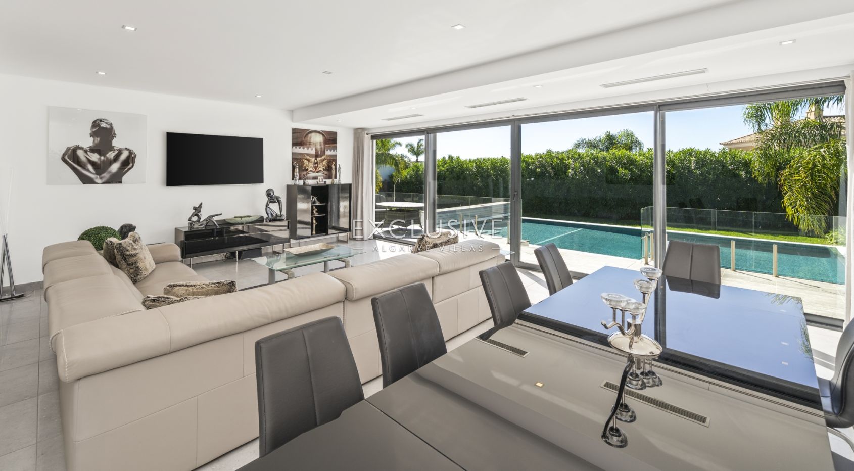 Elegant Family 4 bed Villa with pool Near Porto de Mos Beach, Lagos