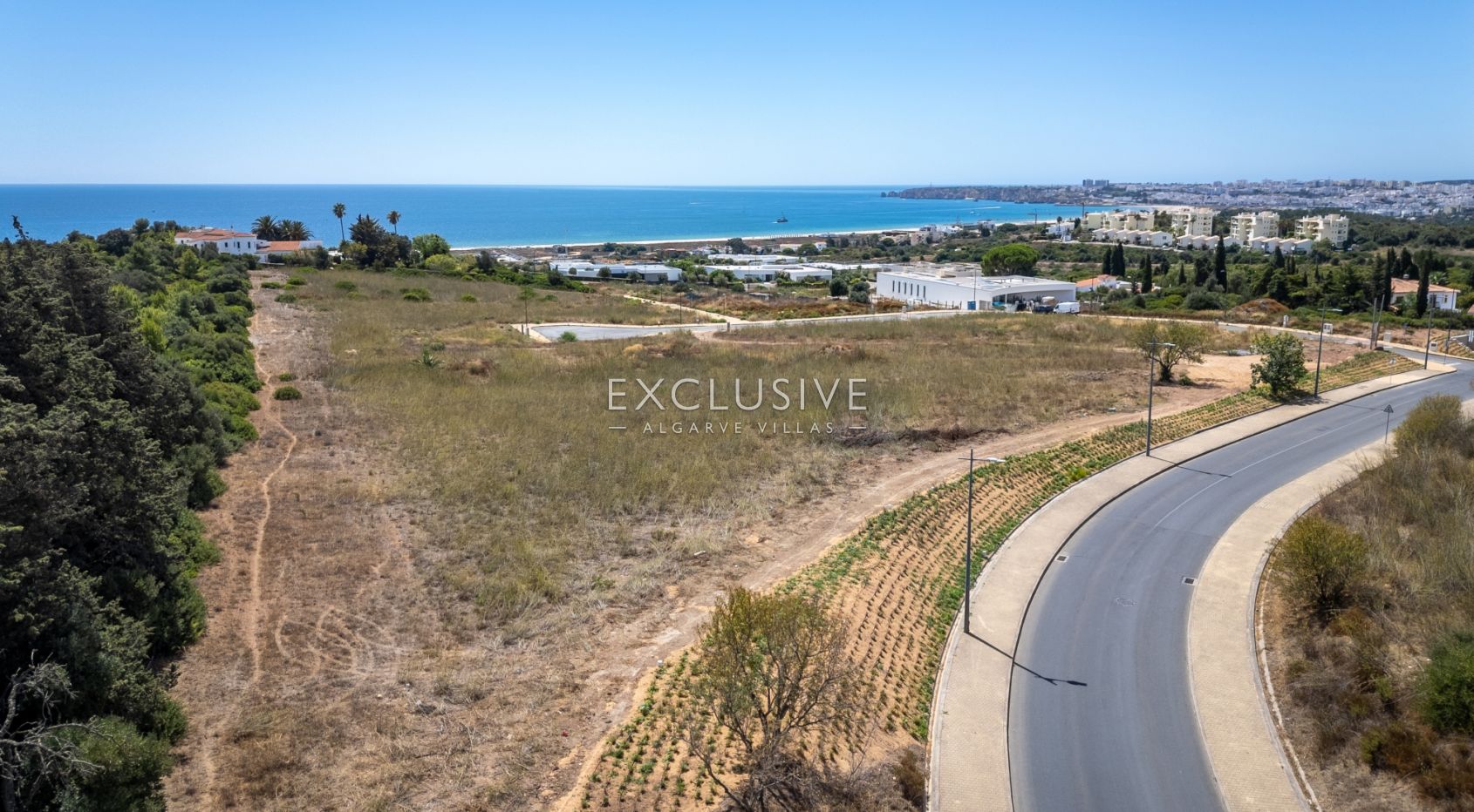 Großes Grundstück mit Panoramablick auf das Meer in der Nähe des Golfplatzes Palmares, Lagos