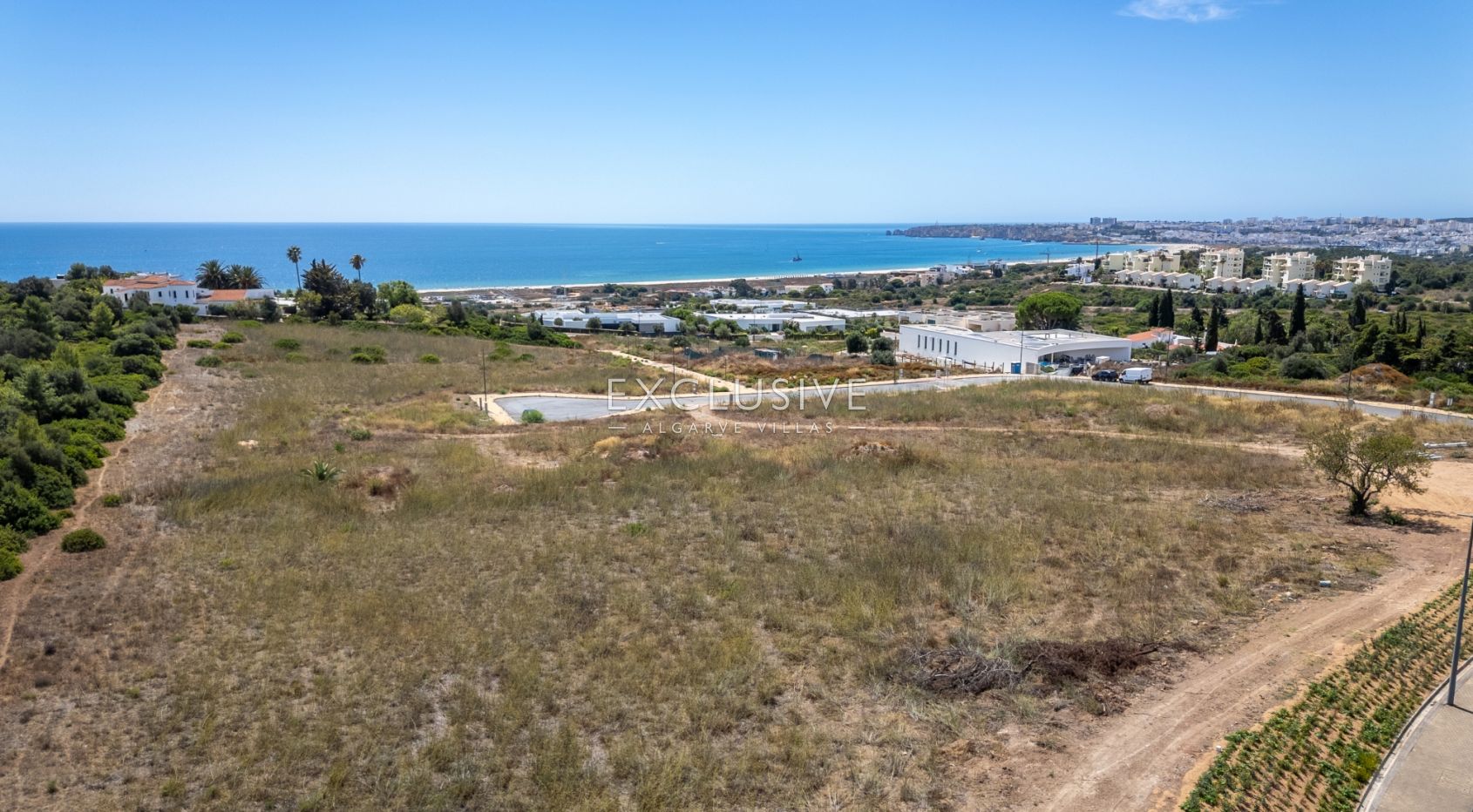 Großes Grundstück mit Panoramablick auf das Meer in der Nähe des Golfplatzes Palmares, Lagos