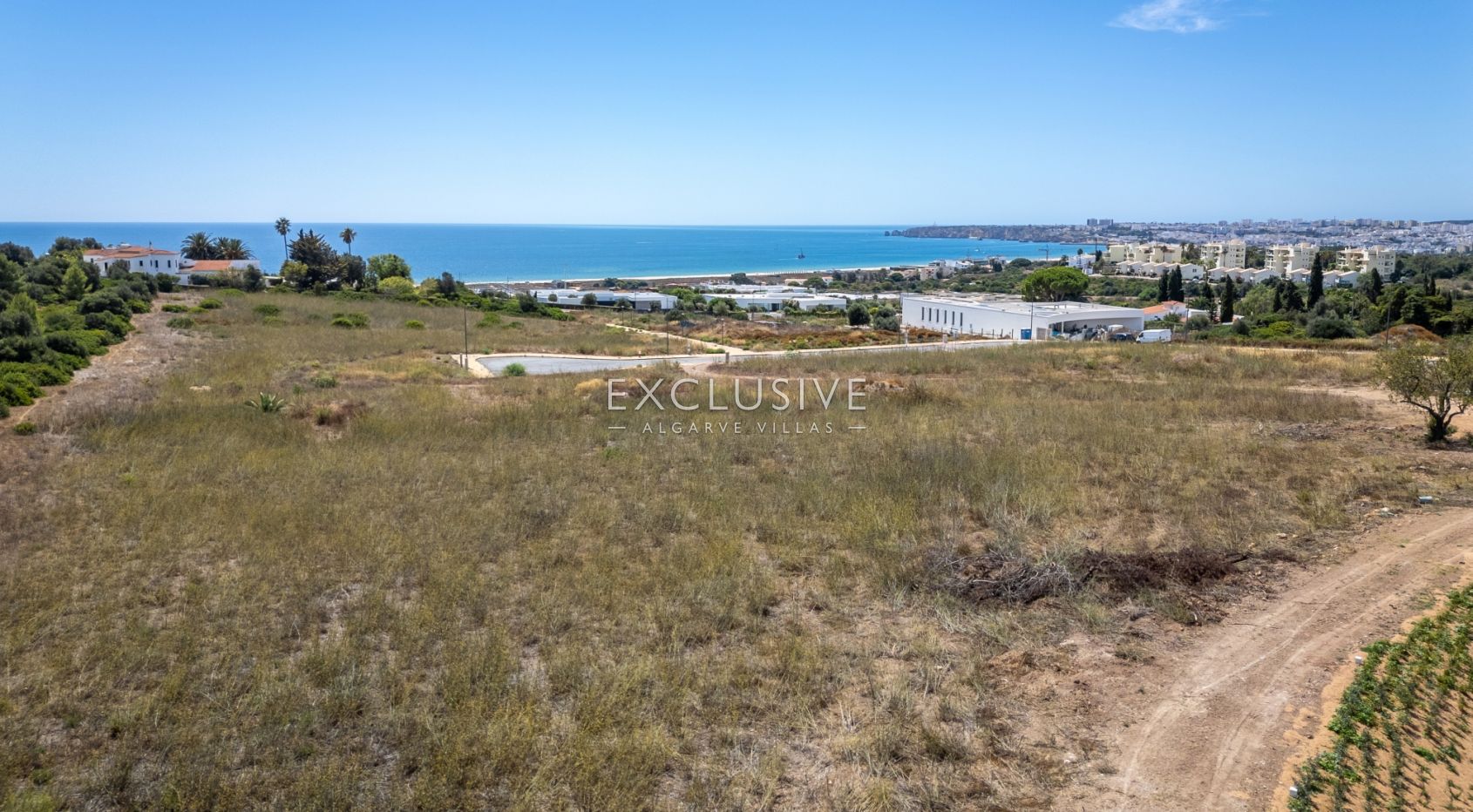 Großes Grundstück mit Panoramablick auf das Meer in der Nähe des Golfplatzes Palmares, Lagos