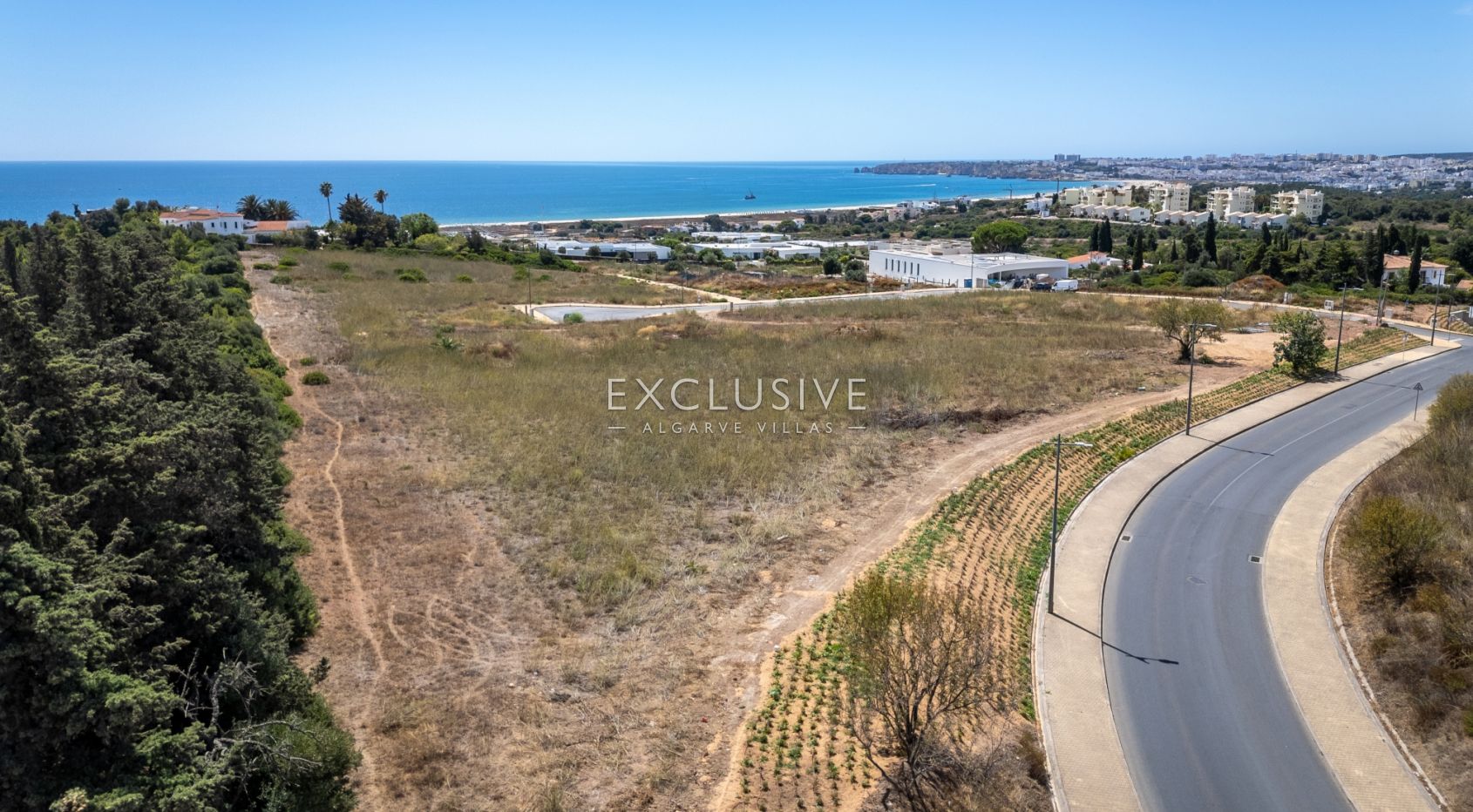 Großes Grundstück mit Panoramablick auf das Meer in der Nähe des Golfplatzes Palmares, Lagos