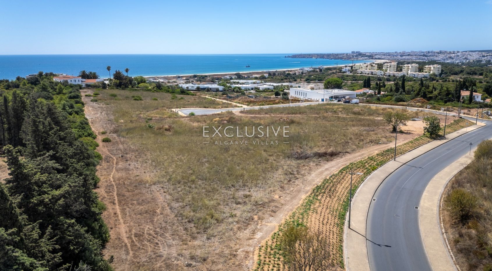 Großes Grundstück mit Panoramablick auf das Meer in der Nähe des Golfplatzes Palmares, Lagos