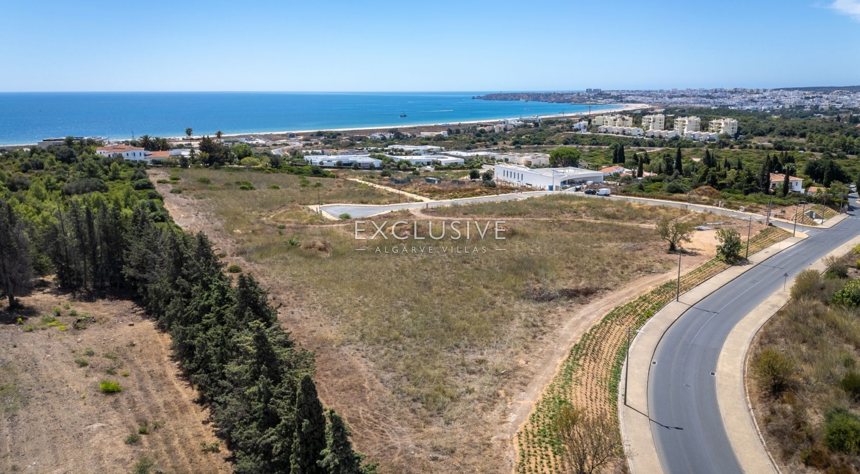 Großes Grundstück mit Panoramablick auf das Meer in der Nähe des Golfplatzes Palmares, Lagos