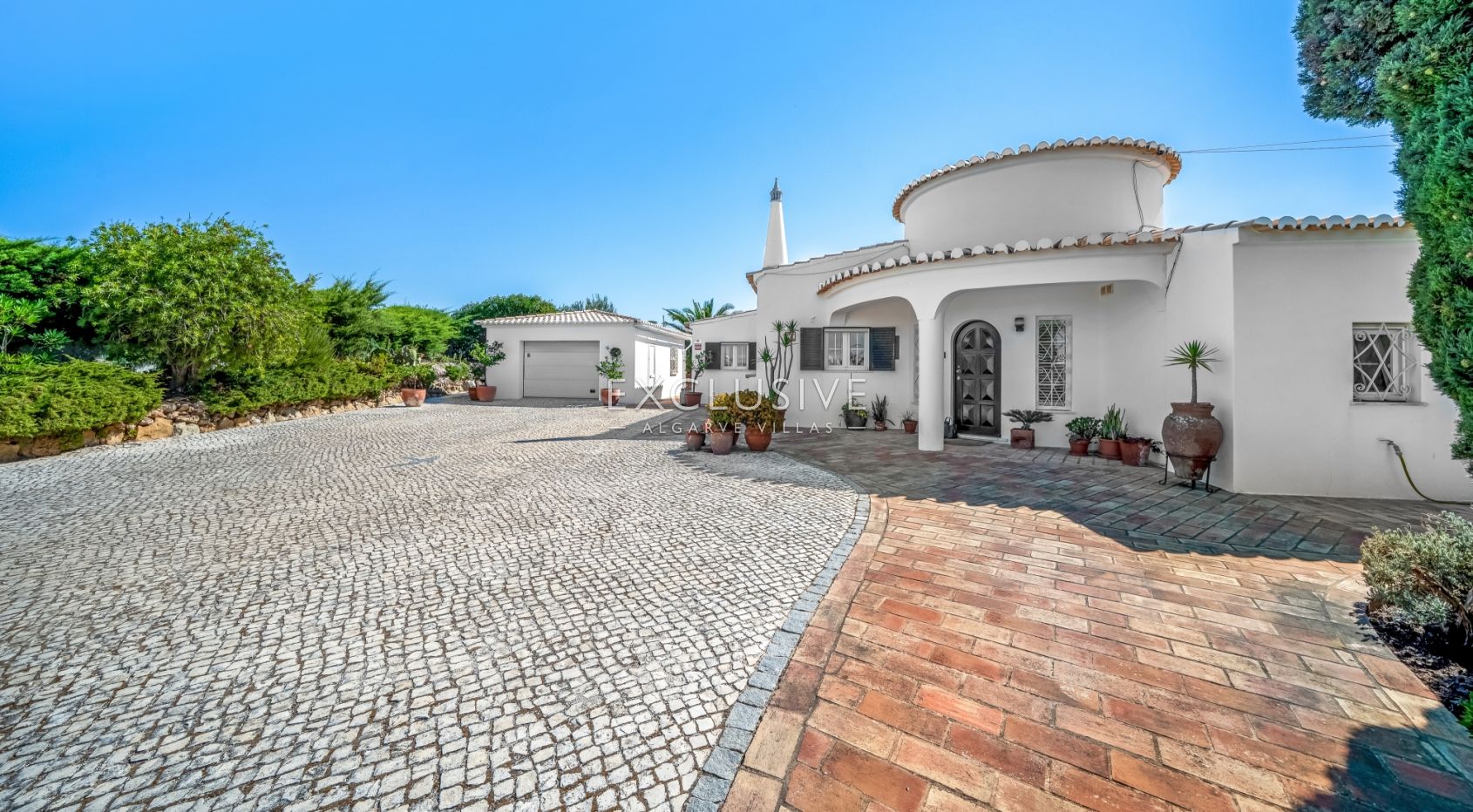 Charming 4Bedroom Villa with Amazing Ocean Views near Praia da Luz and Burgau
