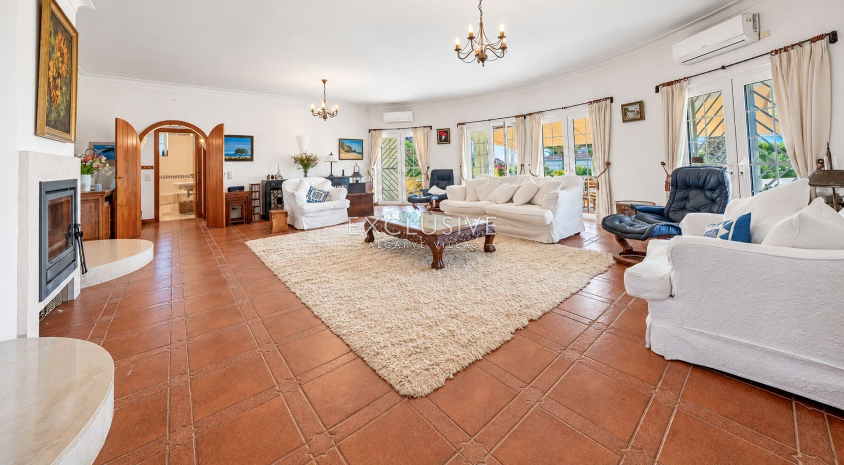 Charming 4Bedroom Villa with Amazing Ocean Views near Praia da Luz and Burgau