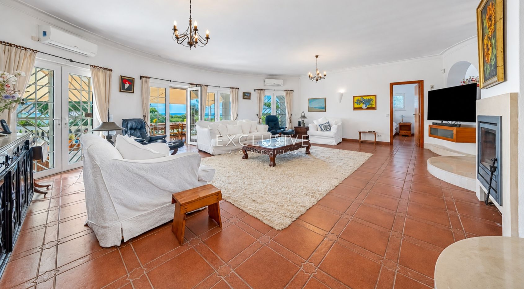 Charming 4Bedroom Villa with Amazing Ocean Views near Praia da Luz and Burgau