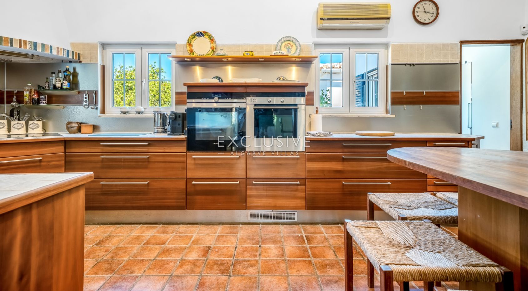 Charming 4Bedroom Villa with Amazing Ocean Views near Praia da Luz and Burgau