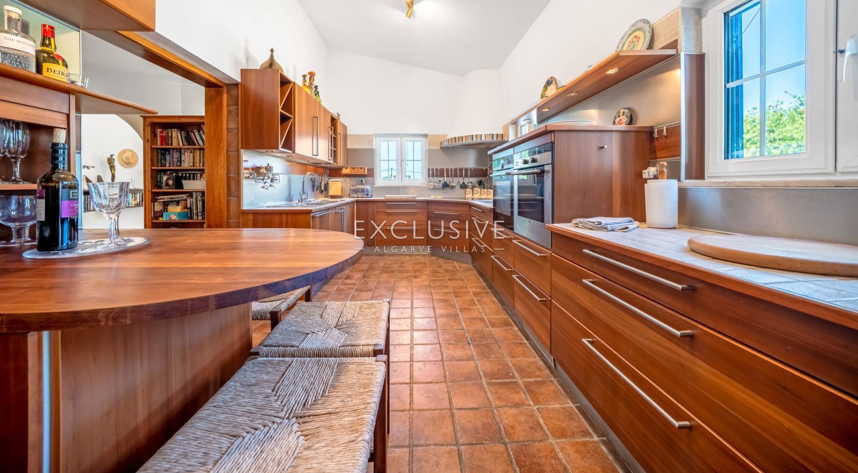 Charming 4Bedroom Villa with Amazing Ocean Views near Praia da Luz and Burgau
