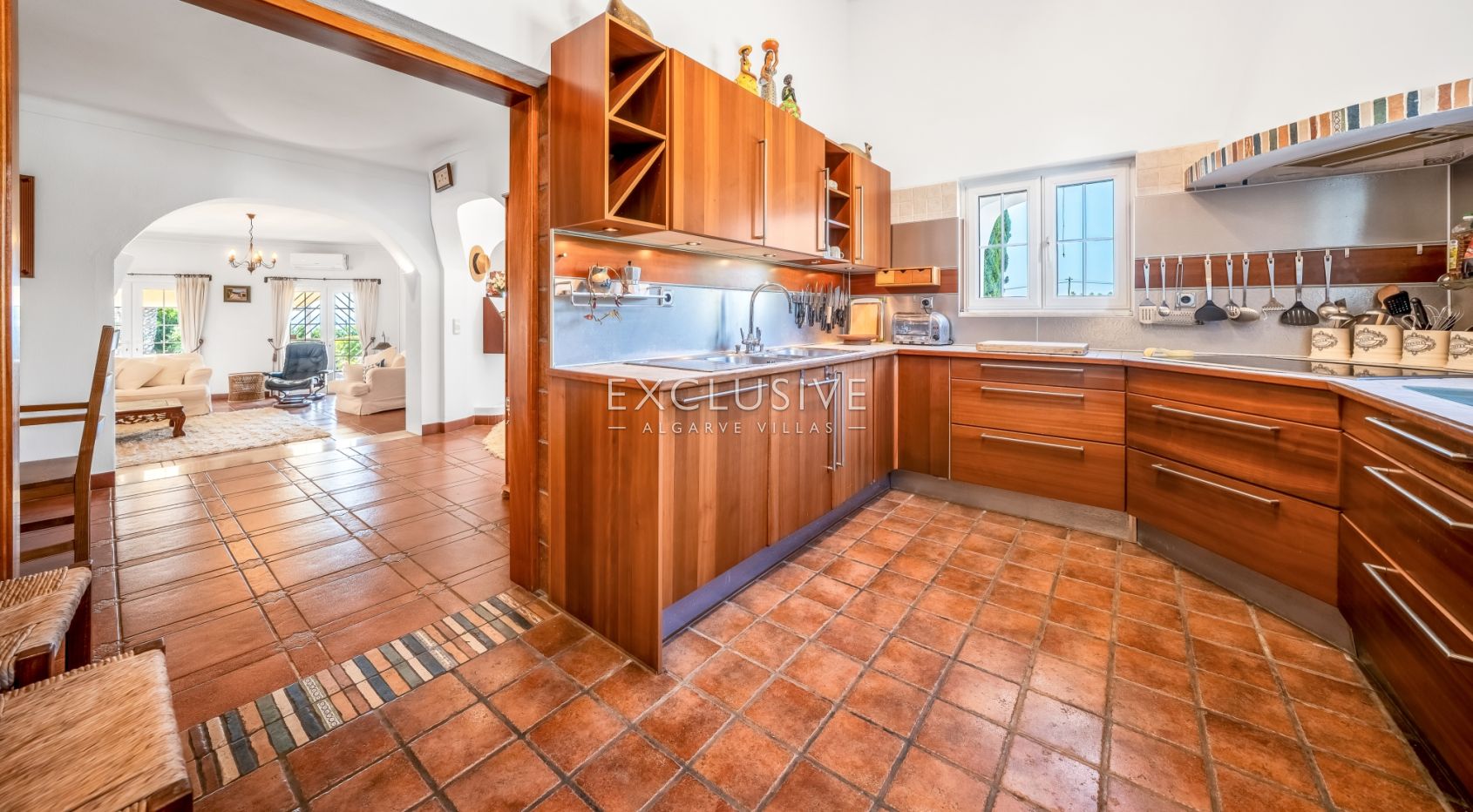 Charming 4Bedroom Villa with Amazing Ocean Views near Praia da Luz and Burgau