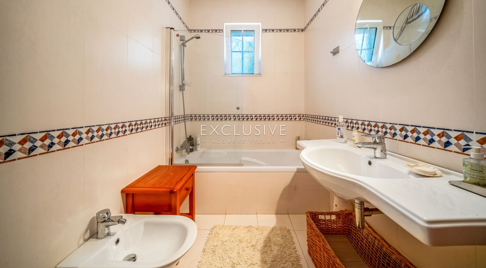 Charming 4Bedroom Villa with Amazing Ocean Views near Praia da Luz and Burgau